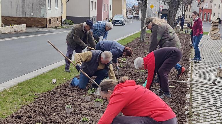 In der Gemeinde Sandberg wurde eifrig gepflanzt.