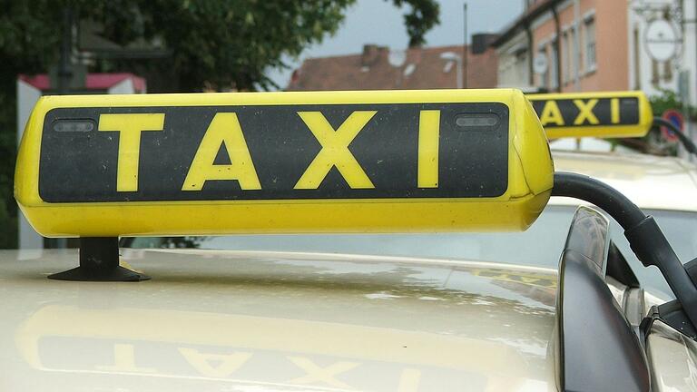 Derzeit setzt Kitzingen im Stadtgebiet auf das Anruf-Sammeltaxi statt auf einen Stadtbus. Doch die Kapazität dieser Fahrzeuge ist begrenzt. Derzeit setzt Kitzingen im Stadtgebiet auf das Anruf-Sammeltaxi statt auf einen Stadtbus. Doch die Kapazität dieser Fahrzeuge ist begrenzt.
