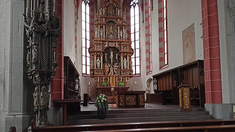 Hohe Kirchenräume, wie hier in der Ochsenfurter Stadtpfarrkirche, sind schwer zu beheizen. Deshalb hat das Bistum Würzburg seinen Pfarreien empfohlen, in den Kirchen wenn möglich ganz auf die Heizung zu verzichten.&nbsp;