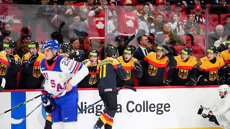 Die deutschen Eishockey-Junioren       -  Die deutschen Eishockey-Junioren können sich über den Klassenerhalt bei der U20-WM freuen.