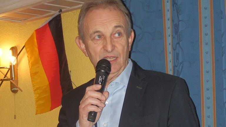 Bürgermeister Horst Herbert bei seinem Bericht über die wichtigen Ereignisse in der Gemeinde Kolitzheim im vergangenen Jahr bei der Bürgerversammlung. Bürgermeister Horst Herbert bei seinem Bericht über die wichtigen Ereignisse in der Gemeinde Kolitzheim im vergangenen Jahr bei der Bürgerversammlung.