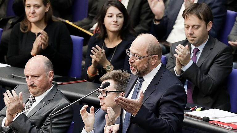 Bundestag       -  Martin Schulz, ehemaliger SPD-Parteivorsitzender, greift die AfD bei der Bundestagsdebatte an.