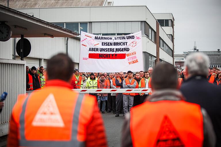 Bei einer Protestaktion im Februar 2024 in Ebern offenbarte sich in der Valeo-Belegschaft der Unmut über die Pläne aus Paris.