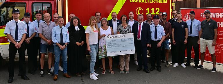 Wahrscheinlich einmalig im Landkreis, die neuen Rollcontainer für das Fahrzeug wurden komplett über Spenden finanziert. Wahrscheinlich einmalig im Landkreis, die neuen Rollcontainer für das Fahrzeug wurden komplett über Spenden finanziert.