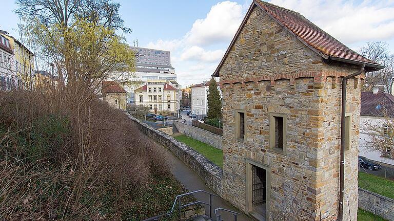 Die Wallanlagen gehören zum Grüngürtel, der die Altstadt einmal komplett umschließen soll. Die Wallanlagen gehören zum Grüngürtel, der die Altstadt einmal komplett umschließen soll.