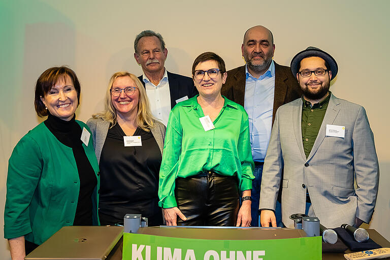Die Grünen beim Neujahrsempfang (von links): Sprecherin Patricia Kaspar, Stadträtin und Landtagslistenkandidatin Barbara Mantel, Landtagsabgeordneter und Direktkandidat Paul Knoblach, Bezirkstagskandidatin Birgit Schmitt, Bundesvorsitzender Omid Nouripour, Sprecher Nicolas Lommatzsch. Die Grünen beim Neujahrsempfang (von links): Sprecherin Patricia Kaspar, Stadträtin und Landtagslistenkandidatin Barbara Mantel, Landtagsabgeordneter und Direktkandidat Paul Knoblach, Bezirkstagskandidatin Birgit Schmitt, Bundesvorsitzender Omid Nouripour, Sprecher Nicolas Lommatzsch.