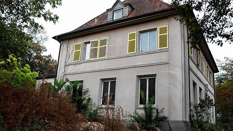 Laut alter Pläne befinden sich die Reste der Kilianskirche in großen Teilen direkt unter dem heute auf dem Grundstück stehenden Gebäude. Aber: Der Eigentümer hat ein von der Stadt genehmigtes Baurecht für seine Umbau- und Neubaupläne. Laut alter Pläne befinden sich die Reste der Kilianskirche in großen Teilen direkt unter dem heute auf dem Grundstück stehenden Gebäude. Aber: Der Eigentümer hat ein von der Stadt genehmigtes Baurecht für seine Umbau- und Neubaupläne.