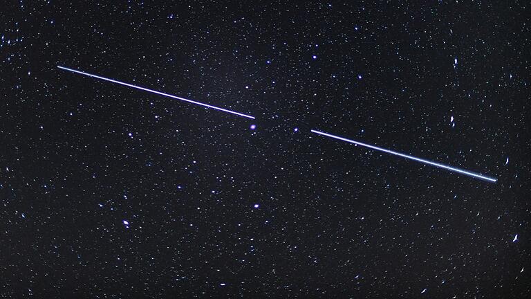 Wie hier in Brandenburg sind auch am Rhöner Nachthimmel immer wieder kettenförmige Lichter zu sehen. Simon Manger vom Sternenpark Rhön erklärt, was es damit auf sich hat. Wie hier in Brandenburg sind auch am Rhöner Nachthimmel immer wieder kettenförmige Lichter zu sehen. Simon Manger vom Sternenpark Rhön erklärt, was es damit auf sich hat.