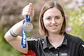 Kicker-Vizeweltmeisterin im Damen Doppel       -  So sieht eine Silbermedaille der Tisch-Kicker-WM aus: Eine stolze Katja Dwenger.