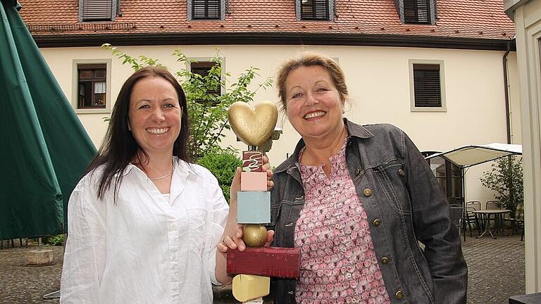Zwischen Tanja Kraev und ihrer Vorgängerin stimmt die Chemie. Beide gehen ihren Job im Mehrgenerationenhaus mit viel Herz an.