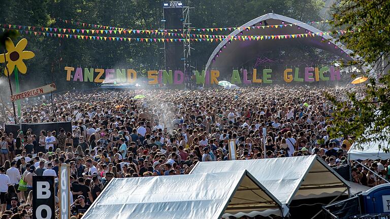 'Tanzend sind wir alle gleich', lautete das Motto bei der Tanzinsel 2019. Damals waren 10.000 Besucherinnen und Besucher nach Gemünden gekommen.