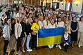 Bayerns Sozialministerin Ulrike Scharf hat 400 Helferinnen und Helfer empfangen, die sich um Menschen kümmern, die aus der Ukraine nach Bayern geflüchtet sind. Das Bild zeigt die Teilnehmer des Empfangs.