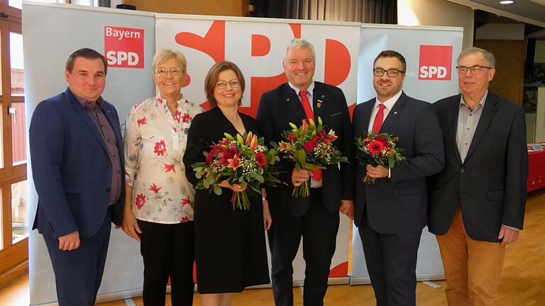 Gemeinsam für Bayern und Unterfranken: (von links) Unterbezirksvorsitzende René van Eckert, Bundestagsvizepräsidentin a. D. Susanne Kastner, Landtags-Direktkandidatin Johanna Bamberg-Reinwand, Bezirkstags-Direktkandidat Jürgen Hennemann, Landtags-Listenkandidat Steffen Kropp und Bezirksrat Bernhard Ruß. Auf dem Foto fehlt Bezirkstags-Listenkandidat Thorsten Raschert.