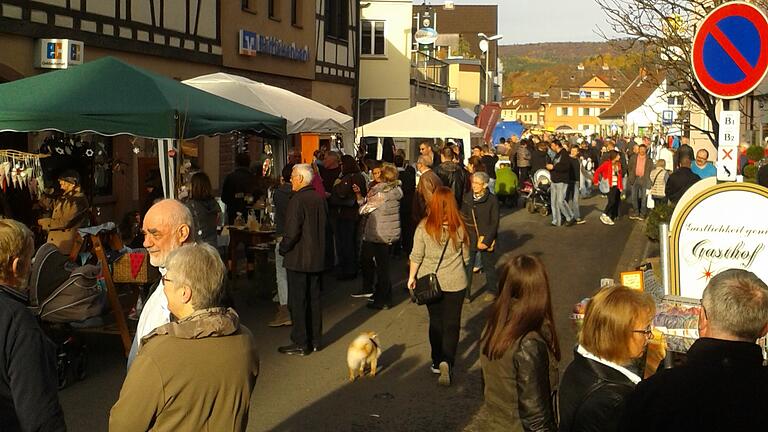 Der Kirchweihmarkt gehört zu den Höhepunkten des Jahres in Burgsinn. Der Kirchweihmarkt gehört zu den Höhepunkten des Jahres in Burgsinn.