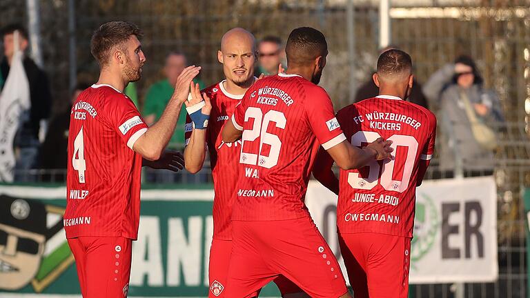 Können die Würzburger Kickers im Heimspiel gegen die SpVgg Hankofen-Hailing Tore und Punkte bejubeln? Können die Würzburger Kickers im Heimspiel gegen die SpVgg Hankofen-Hailing Tore und Punkte bejubeln?