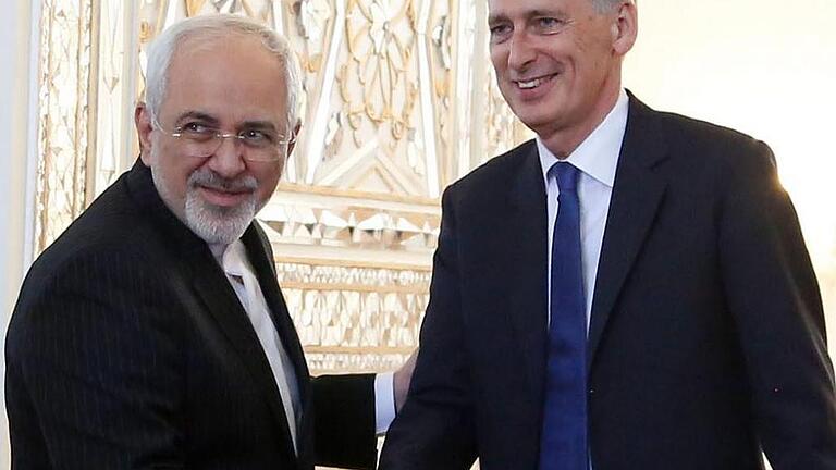 British Foreign Secretary Philip Hammond is in Tehran       -  Außenminister unter sich: Mohammed Dschawad Sarif (links) und Philip Hammond in Teheran.