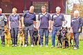 Schäferhündin Eika vom Fesselhain hatte die Nase vorn       -  (abra)   Kürzlich führte der Verein für Hundesport Main-Spessart in Hafenlohr seine Frühjahrsprüfung durch. Unter dem erfahrenen Blick von Leistungsrichter Wolfgang Appel wurden acht Hunde in verschiedenen Disziplinen vorgestellt. Christian Baumeister bestand mit seinem Weimaraner Bran vom Wolfskopf die Begleithundeprüfung. In der Fährtenhundprüfung 1 hatte Eika vom Fesselhain (Deutscher Schäferhund) mit Hundeführer Ludwig Zorn die Nase vorn und wurde Tagessieger. Gefolgt von Kurt Stinzing mit seinem Malinois Mick. Pech hatte Hundeführerin Regina Schäth mit Mira vom Steinflur (Deutscher Schäferhund). Im letzten Teil der Fährte ließ sich die Hündin von einer anderen Spur verleiten und kam dadurch &bdquo;vom richtigen Wege ab&ldquo;, so dass die Prüfung nicht bestanden wurde. Des Weiteren wurden vier Hunde in der IPO 3 (Internationale Prüfungsordnung Stufe 3) geprüft. Tagessieger mit einer sehr guten Leistung wurde Volker Reinfurt mit Iwo van de Emmelenhoek (Malinois). Es folgten Karl Rosenfeld mit Hayo Du Grand Mistral (Malinois), Hermann Klein mit Dakota vom Fesselhain (Deutscher Schäferhund) und Karl Rosenfeld mit seinem Schäferhund Lycos van der Maineiche. Prüfungsleiter Alexander Held bedankte sich nach der gelungenen Veranstaltung bei allen Beteiligten und den Helfern vom Hundesportverein.