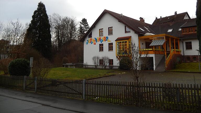 Die Lohrer Grünen haben eine Unterschriftensammlung für die Erhaltung der Lohrer Jugendherberge gestartet. Diese konnte den Schließungsbeschluss nicht abwenden.