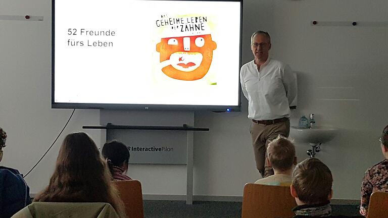 '52 Freunde fürs Leben und ein Bakterienabenteuer' war im Januar bei der Kinderuni in Schweinfurt das Thema von Professor Dr. Gregor Petersilka, Parodontologe aus Würzburg und Lehrbeauftragter an der Universität Marburg.