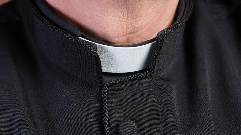 Wann gehen katholische Priester in den Ruhestand? Die Diözese Würzburg gibt Antworten (Symbolbild).