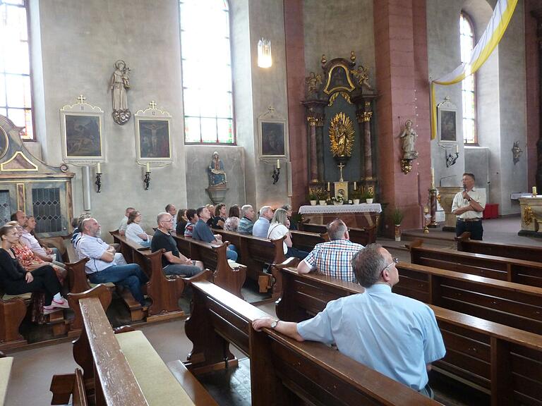 Viele Informationen bot die Führung von Reiner Väth in der Esselbacher Pfarrkirche St. Margaretha.