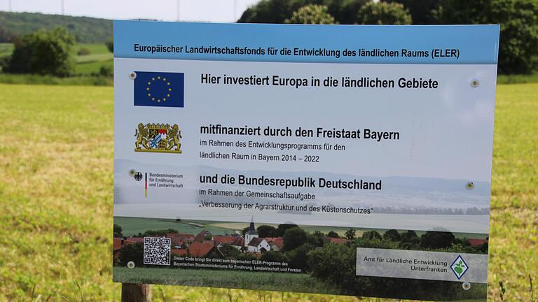 Möglich wurde die Sanierung der Teilstrecken im Kernwegenetz durch die Mitfinanzierung des EU-Landwirtschaftsfonds, des Freistaats sowie der Bundesrepublik. - Möglich wurde die Sanierung der Teilstrecken im Kernwegenetz durch die Mitfinanzierung des EU-Landwirtschaftsfonds, des Freistaats sowie der Bundesrepublik. Möglich wurde die Sanierung der Teilstrecken im Kernwegenetz durch die Mitfinanzierung des EU-Landwirtschaftsfonds, des Freistaats sowie der Bundesrepublik. - Möglich wurde die Sanierung der Teilstrecken im Kernwegenetz durch die Mitfinanzierung des EU-Landwirtschaftsfonds, des Freistaats sowie der Bundesrepublik.