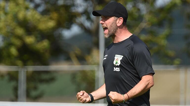 Jubelte beim Spiel in Oberhaid in der Nachspielzeit über den Siegtreffer: Mario Schindler (Archivbild), der Trainer des TSV Großbardorf.