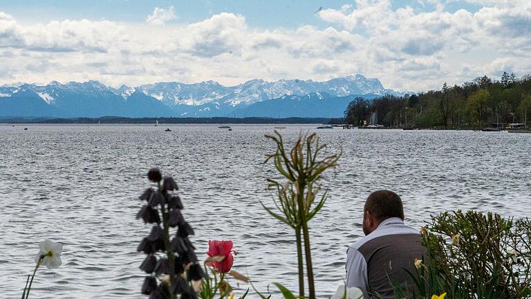 Frühling am Starnberger See       -  Am Ostersonntag dürfte das Wetter vielerorts in Bayern zu Ausflügen einladen.