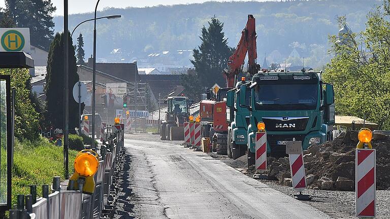 In einem zweiten Abschnitt werden inzwischen Wasserleitung und Kanal erneuert. Die Bauzeit wird dadurch insgesamt kürzer.