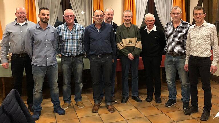 Ehrungen bei Holz-Reinlein (von links): Reinhold Kleinlein, neuer Prokurist, Ronny Köhler, Norbert Kraus, Gerhard Schorr, Klaus Bauernfeind, Dieter Trautmann, Seniorchef Michael Reinlein, Gerhard Kaiser und Geschäftsführer Stefan Reinlein.