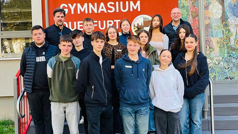 Schülerinnen und Schüler der Gymnasien Karlstadt und Querfurt mit Florian Burkard und Frank Jesper.