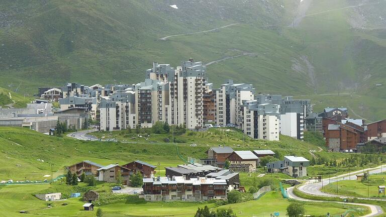 Die alpine Skitourismus-Retortenstation Tignes-Val Claret (2100 Meter) in der äußeren Zone des Nationalparks Vanoise