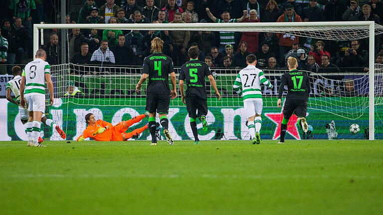 Yann Sommer       -  Torwart Yann Sommer sprang ins falsche Eck. Foto: Rolf Vennenbernd