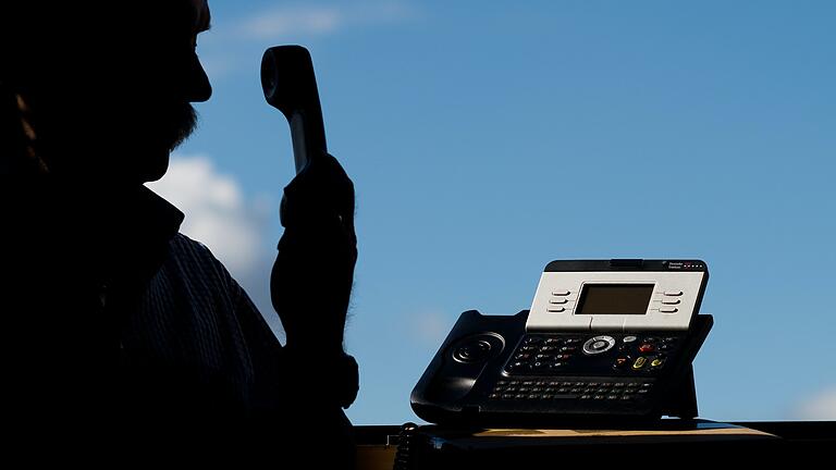 Vorsicht, wenn angebliche Polizisten am Telefon nach Geld fragen: Auch in Unterfranken sind Kriminelle mit Callcenter-Betrug am Werk (Symbolbild).