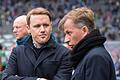 Olaf Rebbe und Andries Jonker       -  Wolfsburgs Sportdirektor Olaf Rebbe (l) und Cheftrainer Andries Jonker haben es noch nicht geschafft. Der VfL kämpft gegen den Abstieg. Foto: Annegret Hilse