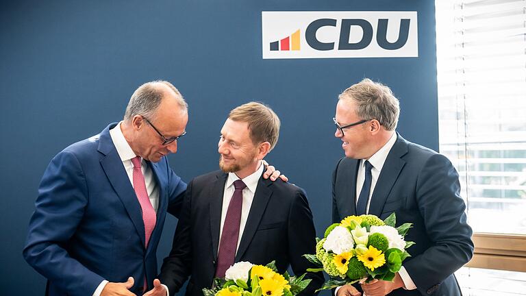 Nach den Landtagswahlen in Sachsen und Thüringen       -  Blumen für die CDU-Spitzenkandidaten Kretschmer und Voigt, die in Sachsen und Thüringen Regierungschefs werden wollen.