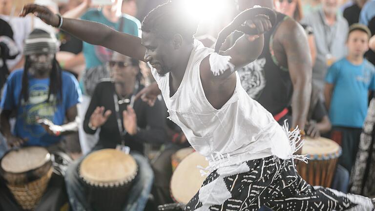 Am Donnerstag, 30. Mai, startet das Africa Festival in Würzburg. Im Vorfeld meldeten sich verärgerte Fans, die überteuerte Konzertkarten über die Ticketbörse Viagogo erstanden hatten.