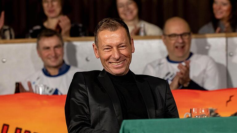 Hatte offensichtlich Spaß bei 'Brezel, Bier unn domm's Gebabbel' in Wargolshausen: Moderator Markus Othmer. Hatte offensichtlich Spaß bei 'Brezel, Bier unn domm's Gebabbel' in Wargolshausen: Moderator Markus Othmer.
