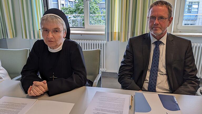 Generaloberin Schwester Monika Edinger, und Geschäftsführer Martin Stapper im Juli 2024, als die Schließung des Krankenhauses St. Josef in Schweinfurt verkündet wurde. Generaloberin Schwester Monika Edinger, und Geschäftsführer Martin Stapper im Juli 2024, als die Schließung des Krankenhauses St. Josef in Schweinfurt verkündet wurde. 