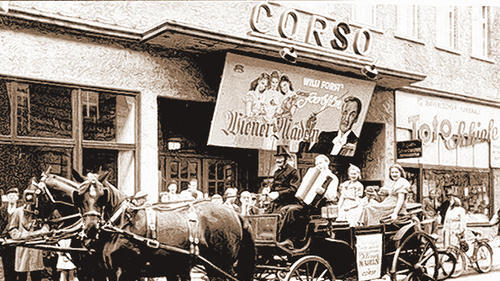 Schöne Zeiten im Corso-Kino: Bei Willi Forsts Film &bdquo;Wiener Mädeln&ldquo; fuhren 1952 nette Damen in der Kutsche vor.