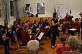 Das Lohrer Zupfensemble mit seiner Leiterin Petra Breitenbach und der Gastsängerin Isabell Lang beim Konzert im Ulmer Haus.