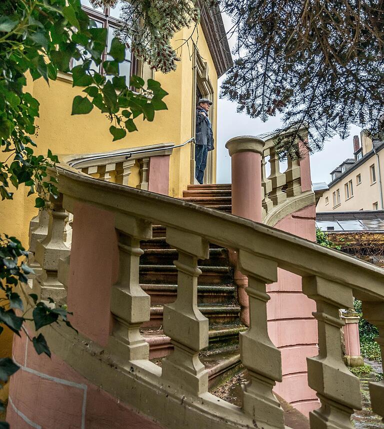 Geschwungene Architektur: die Treppe am Gartenhaus.&nbsp;