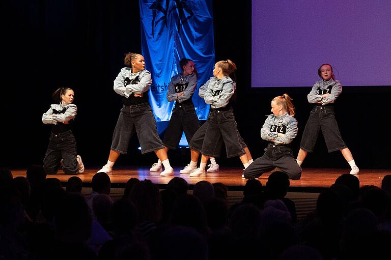 Die coolen Hip-Hop Tänzerinnen der Gruppe Sizhood von der DDC Factory. Die coolen Hip-Hop Tänzerinnen der Gruppe Sizhood von der DDC Factory.