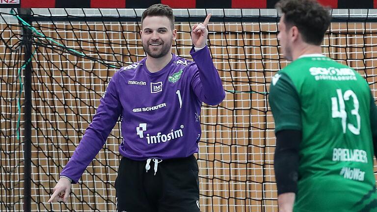 Marino Mallwitz (links) wechselte im Sommer vom damals noch als DJK Rimpar Wölfe firmierenden Handball-Zweitligisten zum HC Elbflorenz Dresden. Zum Saisonstart treten die Wölfe, die namenstechnisch in Würzburg ihr Revier haben, bei Mallwitz' neuem Klub an.