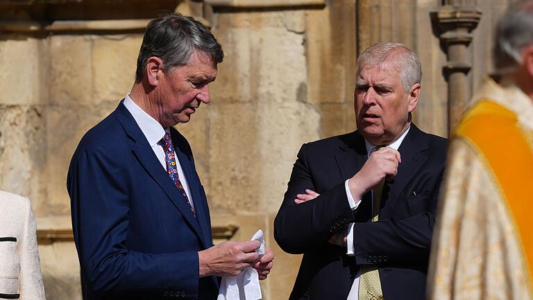 Britische Königsfamilie feiert Ostern in Windsor       -  Prinz Andrew (r) hat sich nach Monaten wieder öffentlich mit der königlichen Familie gezeigt.