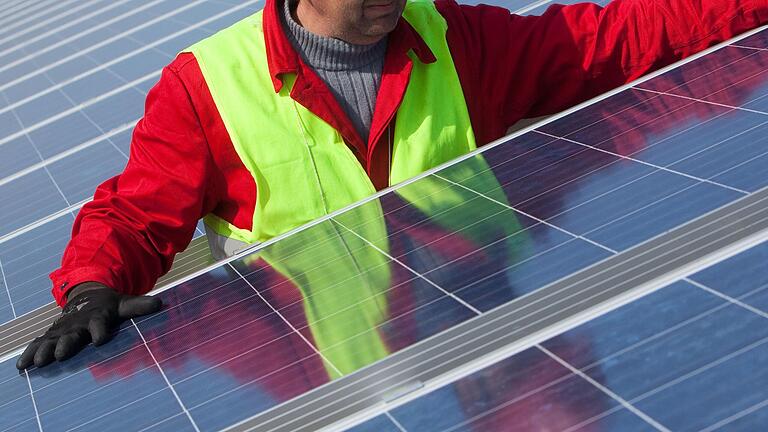 Besser jetzt als später installieren: Die Preise für Solarstromanlagen sind gesunken. Besser jetzt als später installieren: Die Preise für Solarstromanlagen sind gesunken.