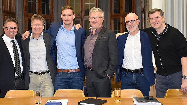 Fünf Freunde und ein Freund: Im Bild von links Klaus Rehberger, Jürgen Montag, der neue Geschäftsführer für das Landesturnfest Benny Freund, Andy Krainhöfner, René Gutermann und Peter Pfeuffer.