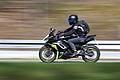 Blaulicht und Martinshorn einer Polizeistreife will ein Motorradraser bei Würzburg nicht bemerkt haben. Zu einer hohen Geldstrafe wurde er am Amtsgericht nun dennoch verdonnert. (Symbolfoto)