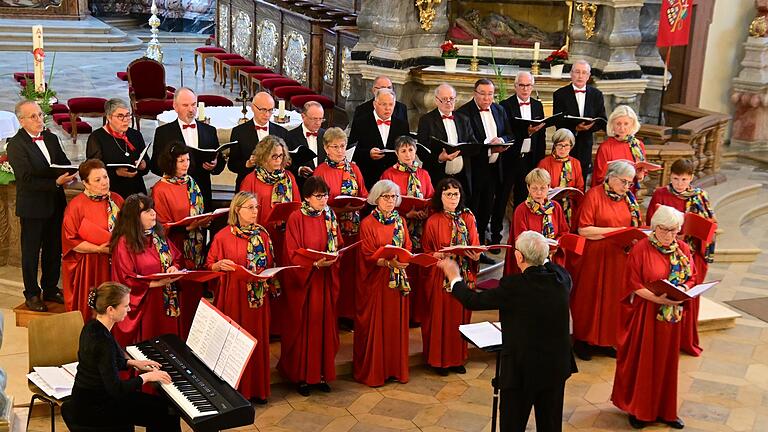 Mit Liedern aus Argentinien begeisterte der französische Chor Francis Poulenc in der Heilig-Kreuz-Kirche in Gerlachsheim.