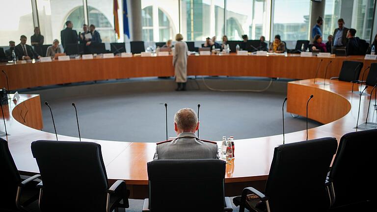 1. Untersuchungsausschuss (Afghanistan)       -  Der Untersuchungsausschuss hat viele Zeugen vernommen, vor allem aus der Bundeswehr sowie dem Auswärtigen Amt, dem Verteidigungs-, Entwicklungs- und Innenministerium. (Archivfoto)